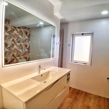 Large 2 Bedroom Flat With Swimming Pool And Air-conditioning Appartamento Portimão