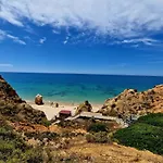 Appartement Large 2 Bedroom Flat With Swimming Pool And Air-conditioning