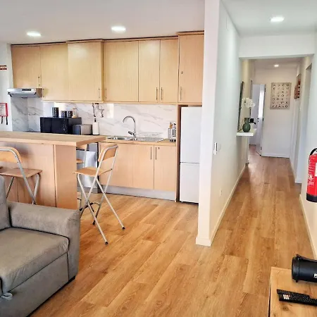 Appartement Large 2 Bedroom Flat With Swimming Pool And Air-conditioning