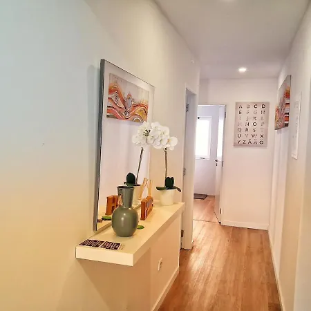 Large 2 Bedroom Flat With Swimming Pool And Air-conditioning Portimao