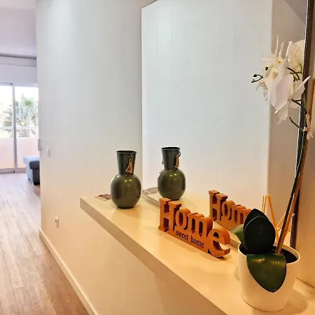 Large 2 Bedroom Flat With Swimming Pool And Air-conditioning