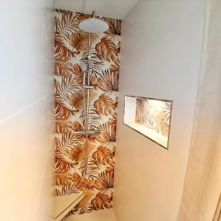 Apartment Large 2 Bedroom Flat With Swimming Pool And Air-conditioning *