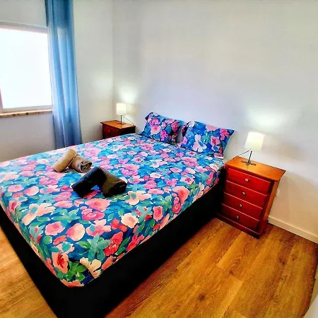 Large 2 Bedroom Flat With Swimming Pool And Air-conditioning Apartment